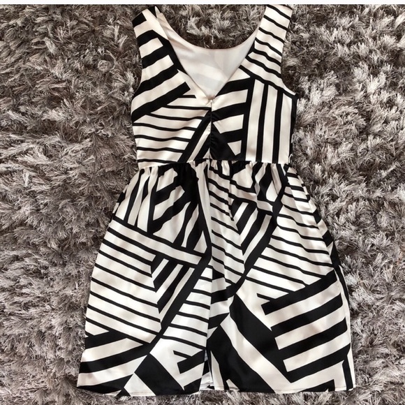 NWT Francesca’s Everly Party Cocktail Dress Small - Picture 7 of 8